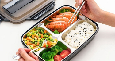 Cơm nấu bằng gạo ST25 để nguội còn thơm và dẻo không?